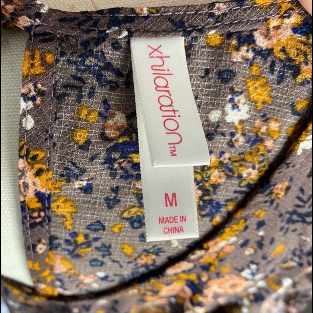 Xhilaration Flowy cold shoulder tiny floral print mauve purple top shirt medium - Picture 6 of 7